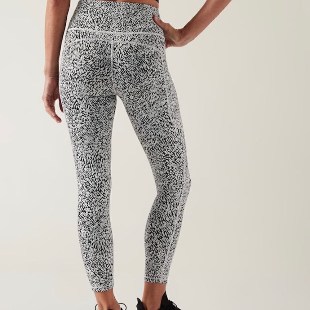 NWOT Athleta Ultimate Stash Textured Tight - Picture 8 of 10